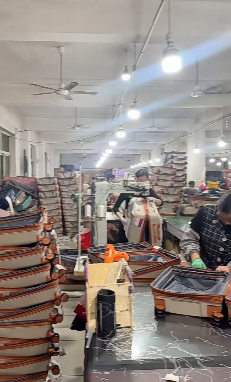 Luggage assembly and sewing inside a production workshop